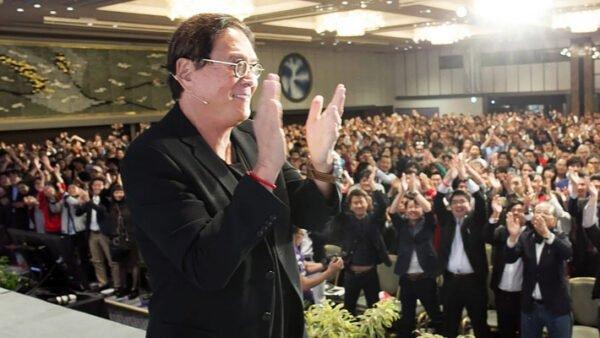 金持ち父さんの著者ロバート・キヨサキ氏、ウォーレン・バフェット氏の娘による来日記念講演会を開催